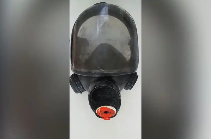 Se metieron a robar disfrazados con una máscara de gas