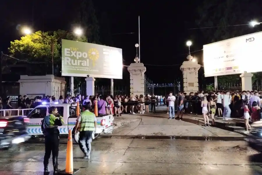 Operativo frente a la Rural, donde se desarrollaba el principal evento