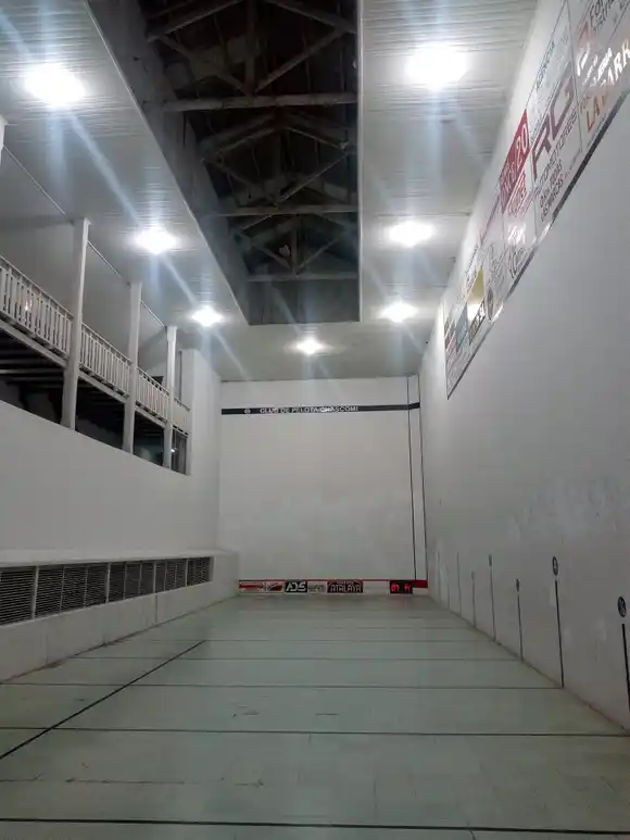 El Club de Pelota Chascomús reinaugura su mítico trinquete en homenaje a Rodolfo “Fito” Ibarra