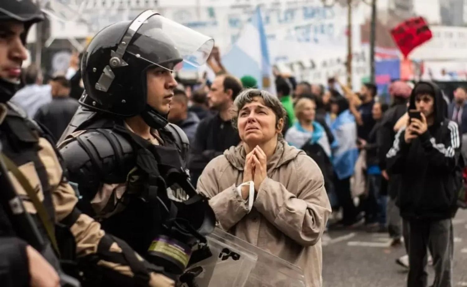 Quedan 16 detenidos por los incidentes en el Congreso durante la votación de la Ley Bases