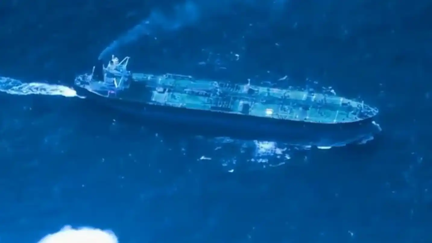 Buque petrolero interceptado por fuerzas estadounidenses durante el bloqueo naval en el Caribe. (Foto: EFE/ @southcom).