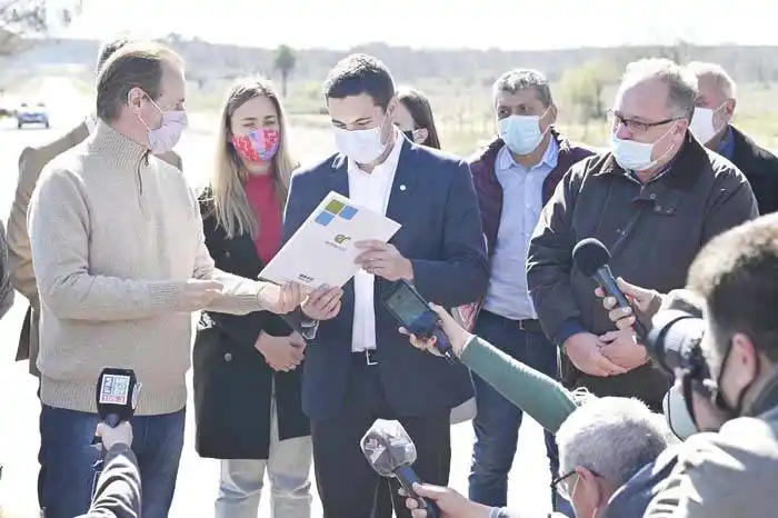 �SPriorizamos la obra pública y el desarrollo  social y humano⬝, afirmó Bordet