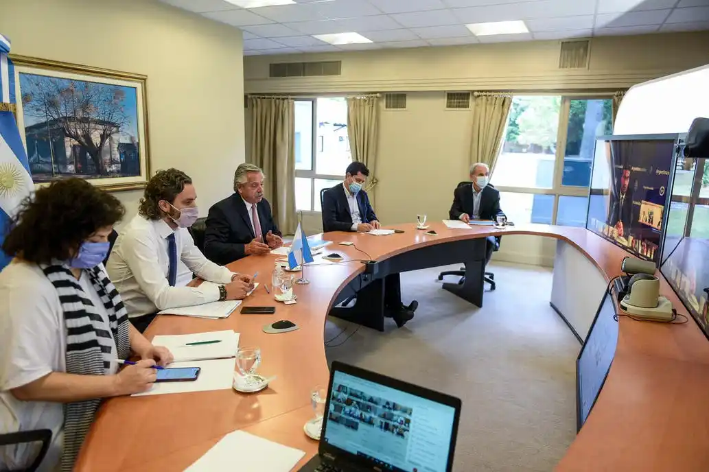 El presidente le propuso restringir la circulación de 23 a 6 en todo el país