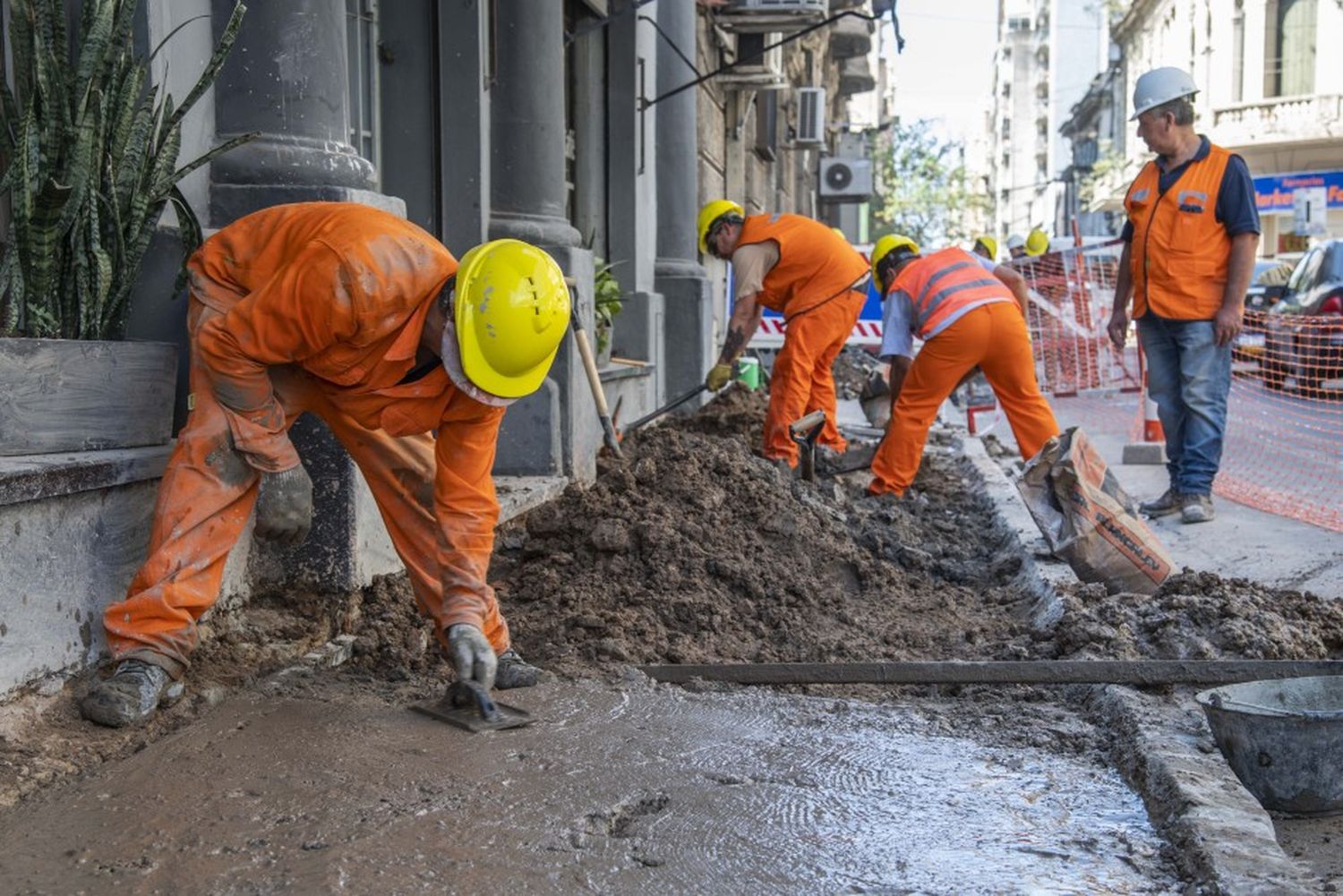 Se comenzó a ejecutar en Rosario el Plan de Reparación de Veredas: 25 cuadrillas trabajan en simultáneo