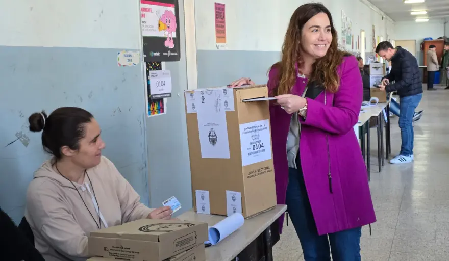 Jimena López votó en Necochea: la candidata a diputada nacional de Fuerza Patria valoró "la fiesta de la democracia"