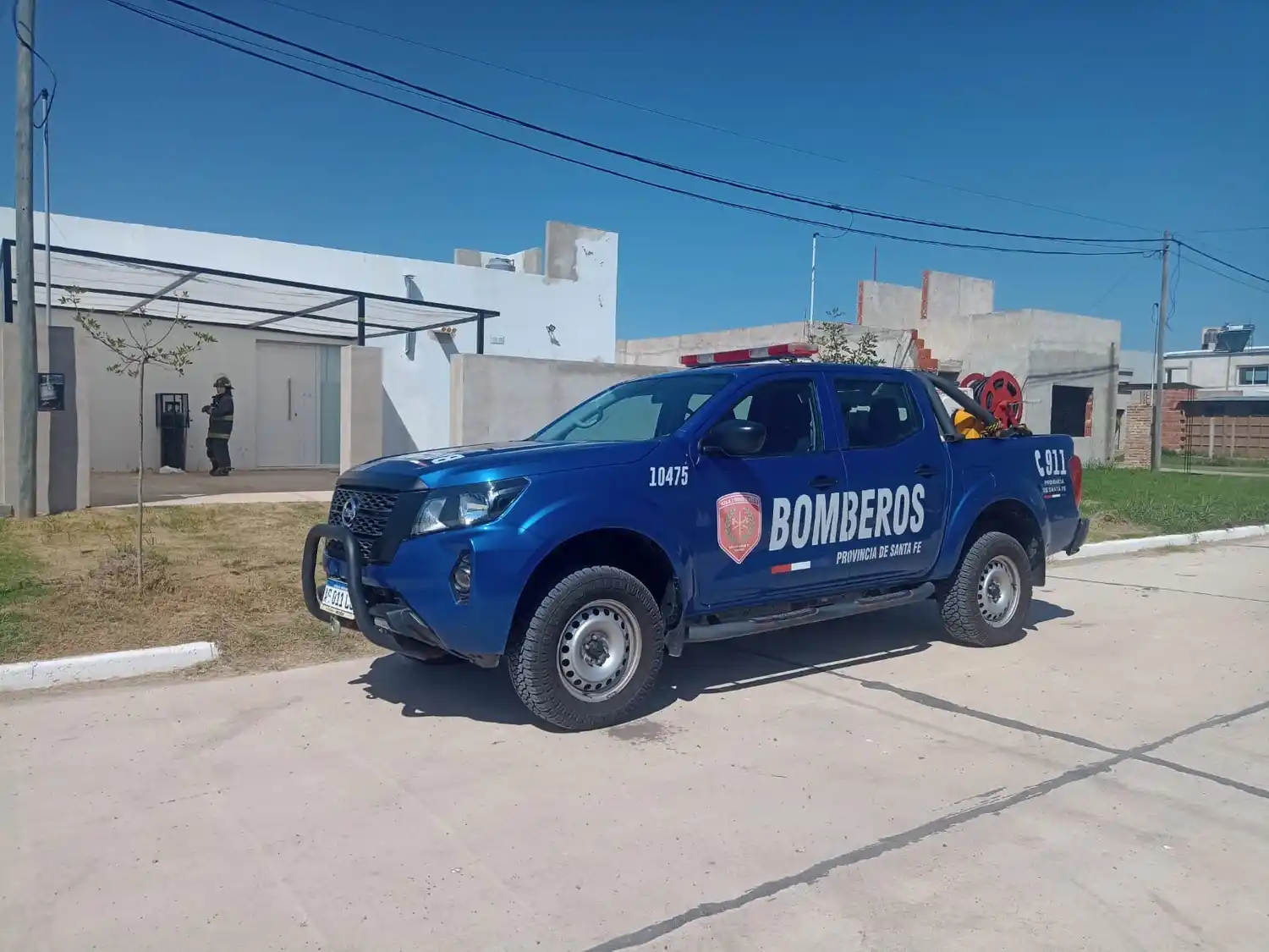 Intervención por fuga de gas en Bella Italia: bomberos retiraron una garrafa dañada