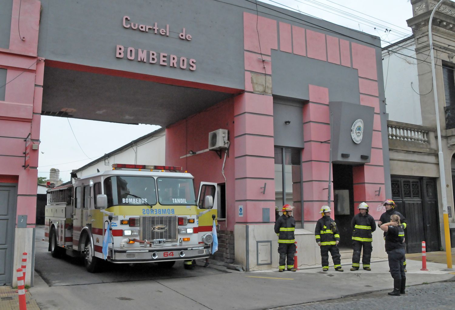 "A las 3 en el Puesto": una comedia gauchesca a beneficio de los Bomberos