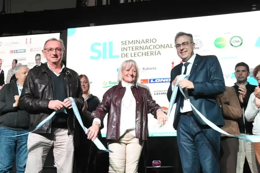 Luis Castellano participó del acto de apertura del “3º Seminario Internacional de Lechería 2023”