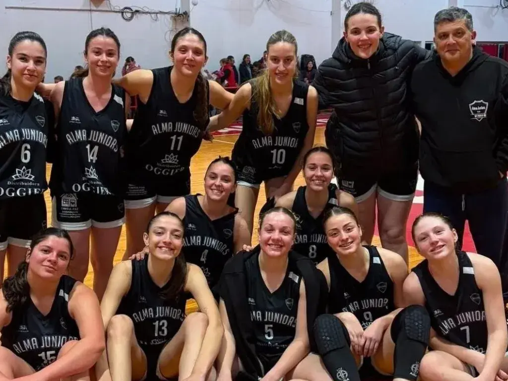 Alma Juniors , con 12 pts, (4-2) quedó como único puntero del Torneo Clausura Femenino de la ARB.