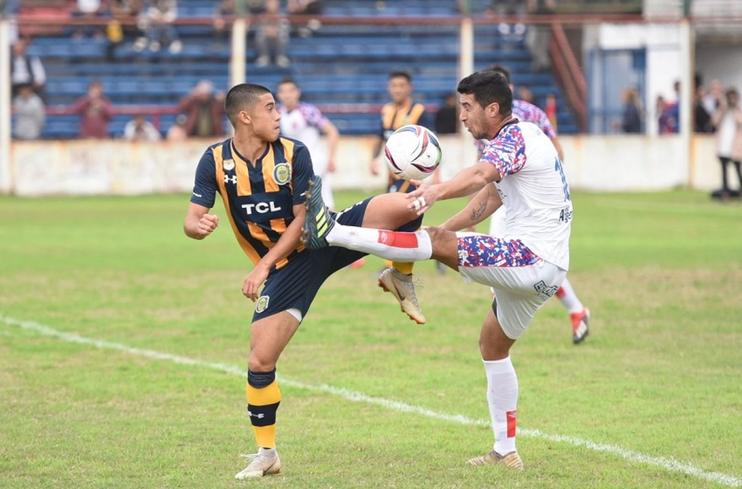 El Charrúa fue superior y eliminó a Rosario Central