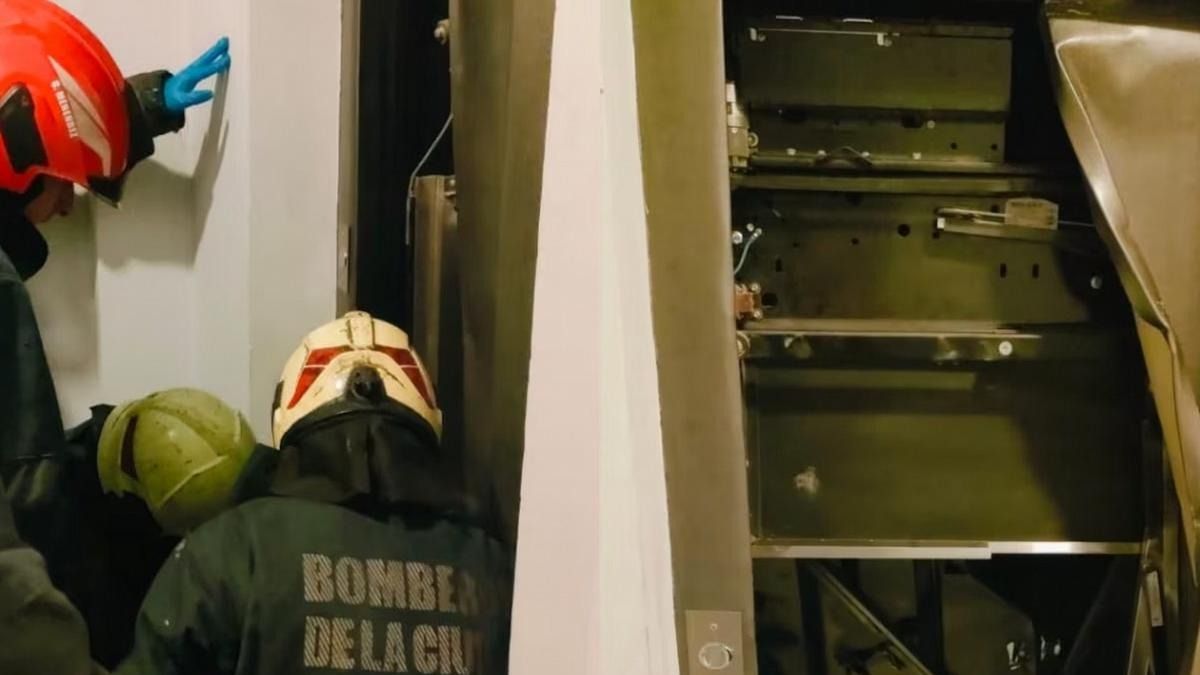Investigan si hubo una falla en el ascensor o si hubo una sobrecarga.
