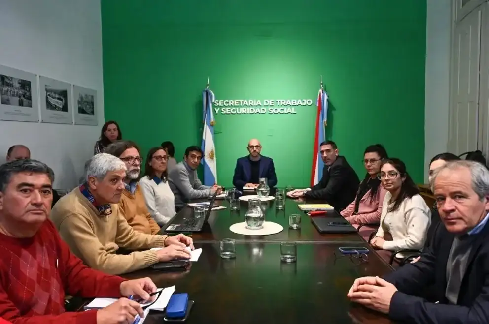 El Gobierno provincial presentó una oferta salarial superadora y los gremios la pondrán a consideración