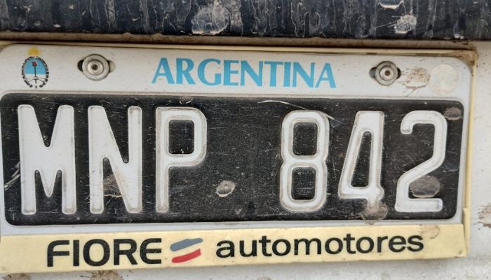 Buscan patente de una camioneta