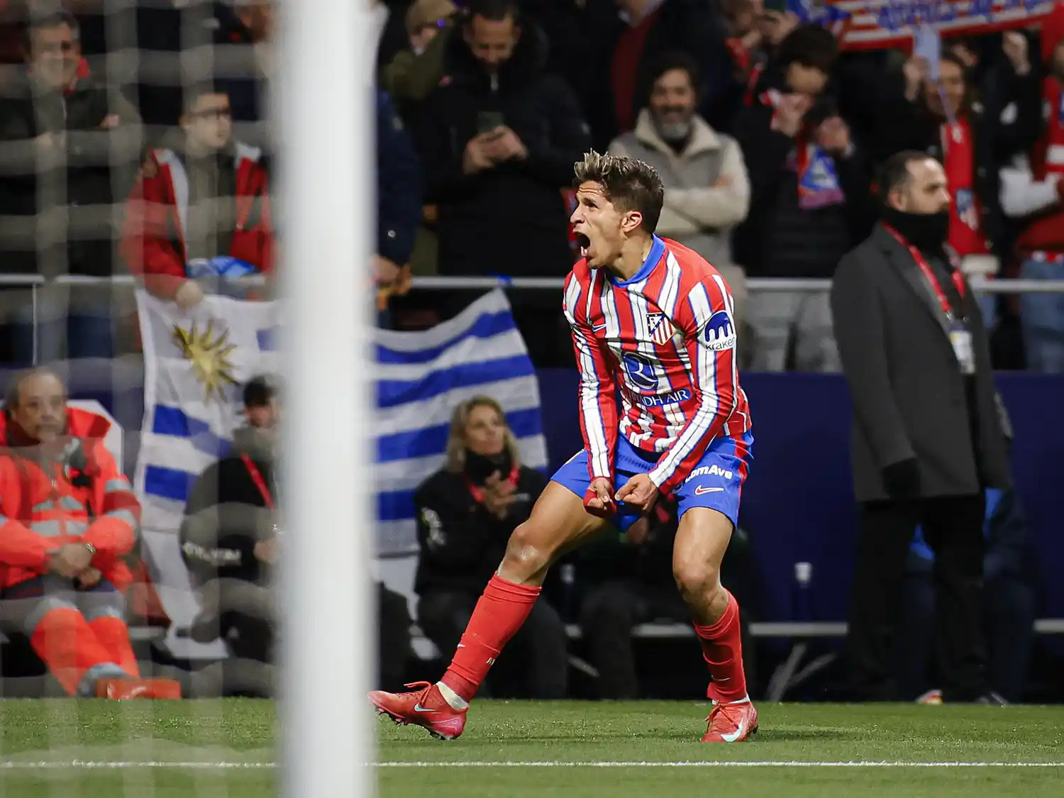 Giuliano Simeone marcó dos tantos para la goleada sobre Getafe.