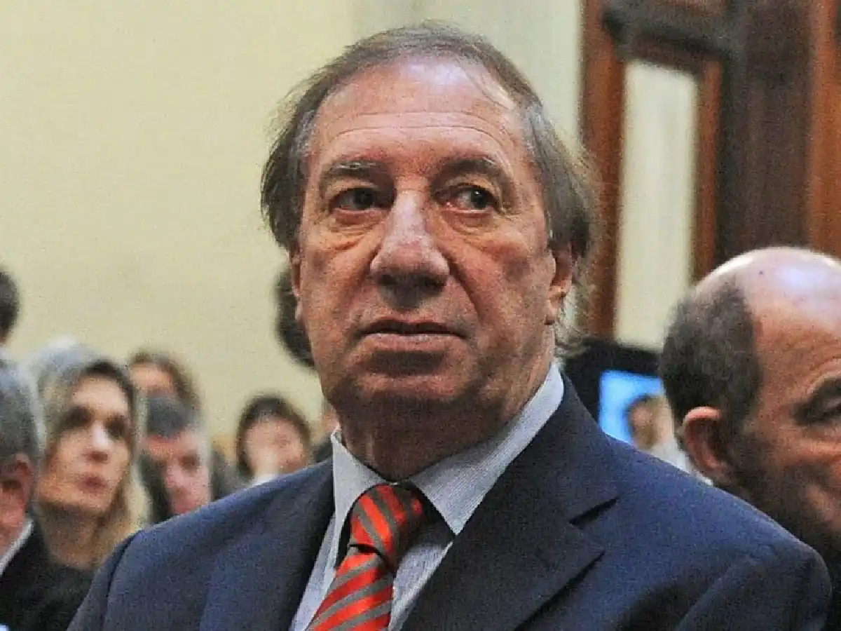 Bilardo está en terapia intensiva con "pronóstico reservado" según parte médico