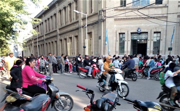 Directora golpeada: la Justicia prohibió a la agresora tener cualquier tipo de contacto con Valeria González