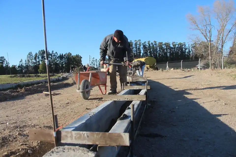 Avanza la construcción de una pista de atletismo en Lobería