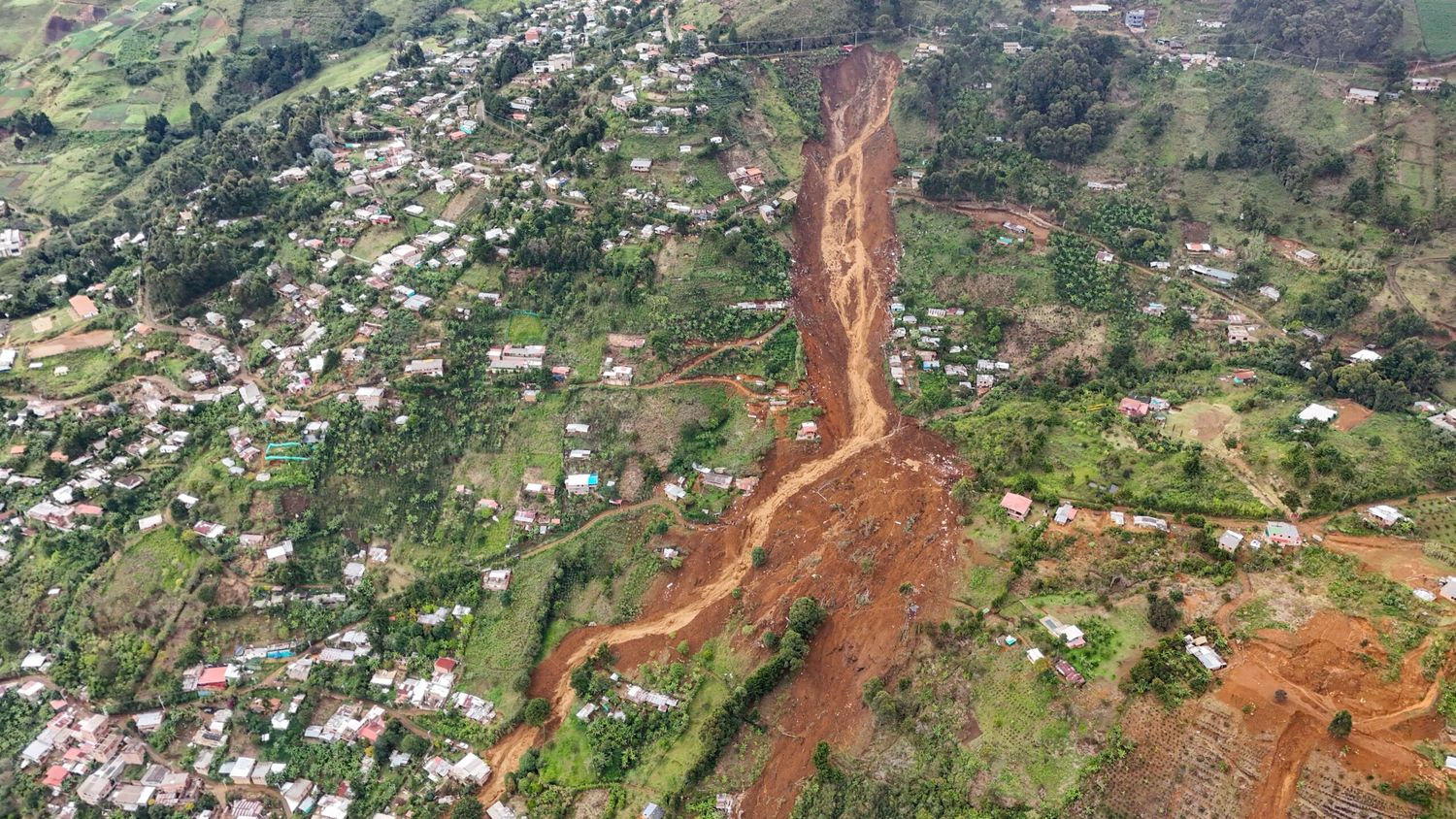 Aumentan a once los muertos en Colombia por deslizamiento de tierra
