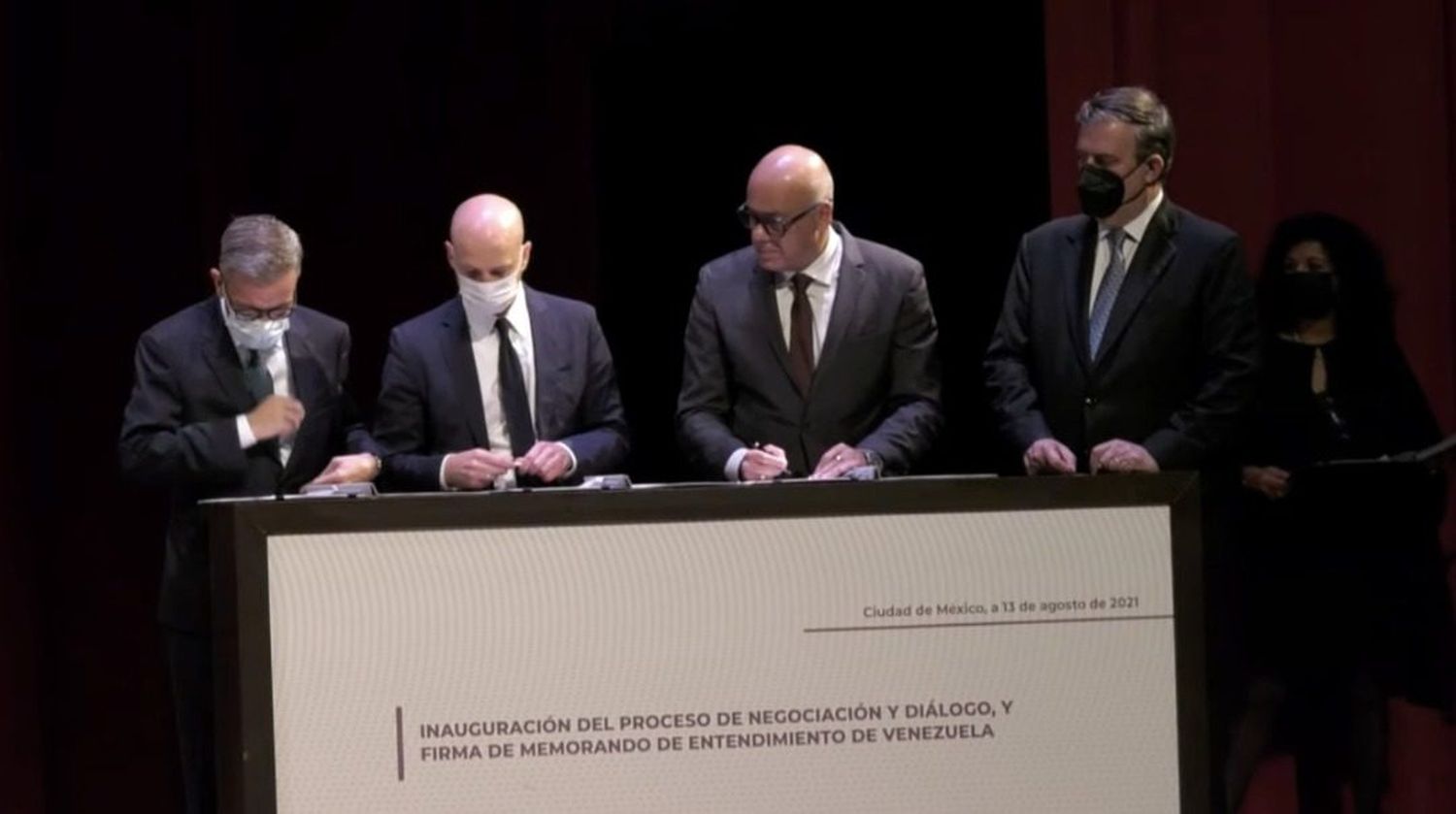 COMIENZA diálogo entre chavismo y oposición en México