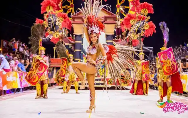 HOY, “Las Reinas”