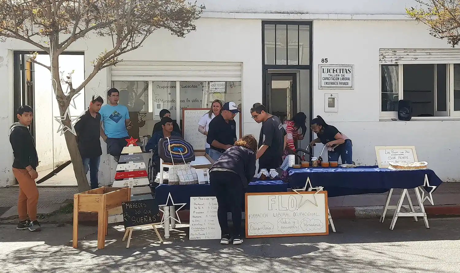 “Lucecitas” realizó una feria con sus producciones