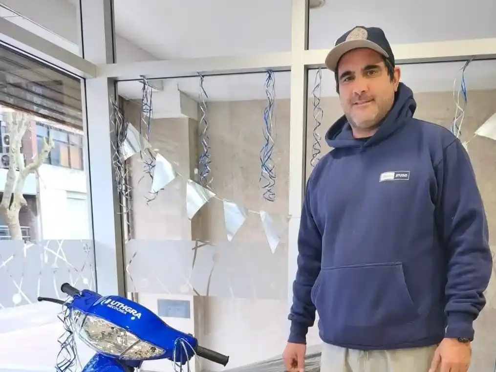 Se llevó la moto. Matías Meana, trabajador de La Industrial.