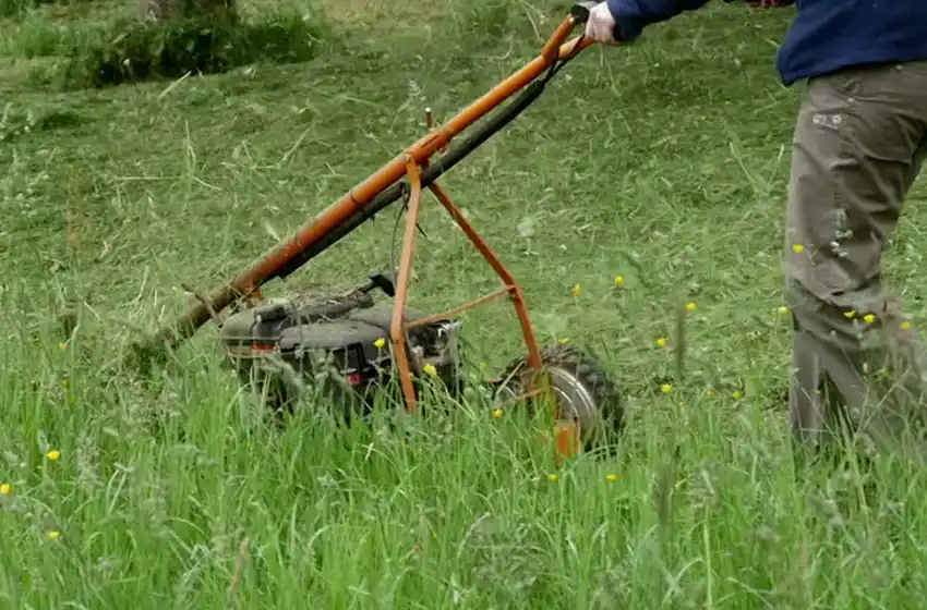 Murió electrocutado mientras cortaba el pasto