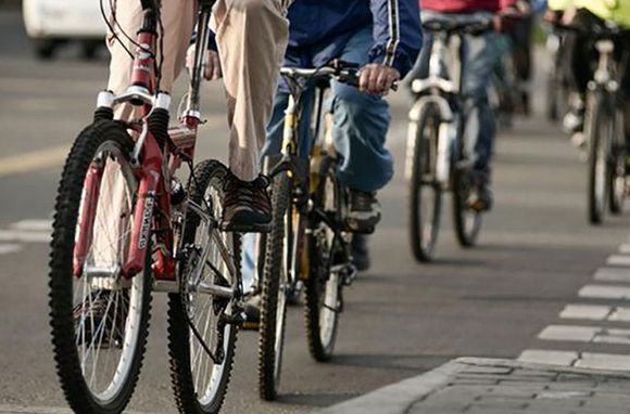 Proponen instalar estacionamientos estratégicos para motos y bicicletas sin costo fiscal