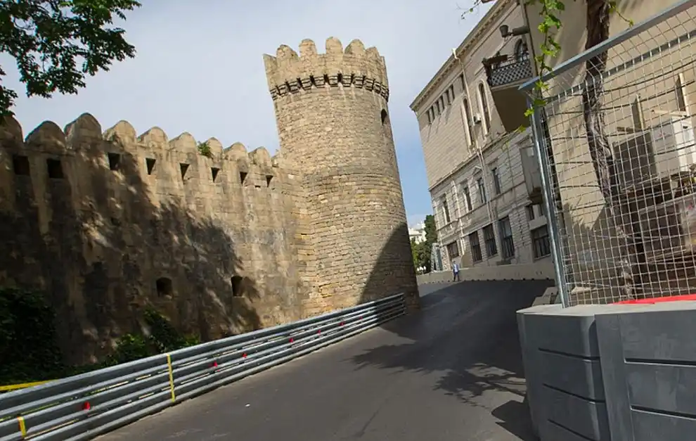 En Bakú, uno de los sectores más peligrosos de la temporada de Fórmula 1.