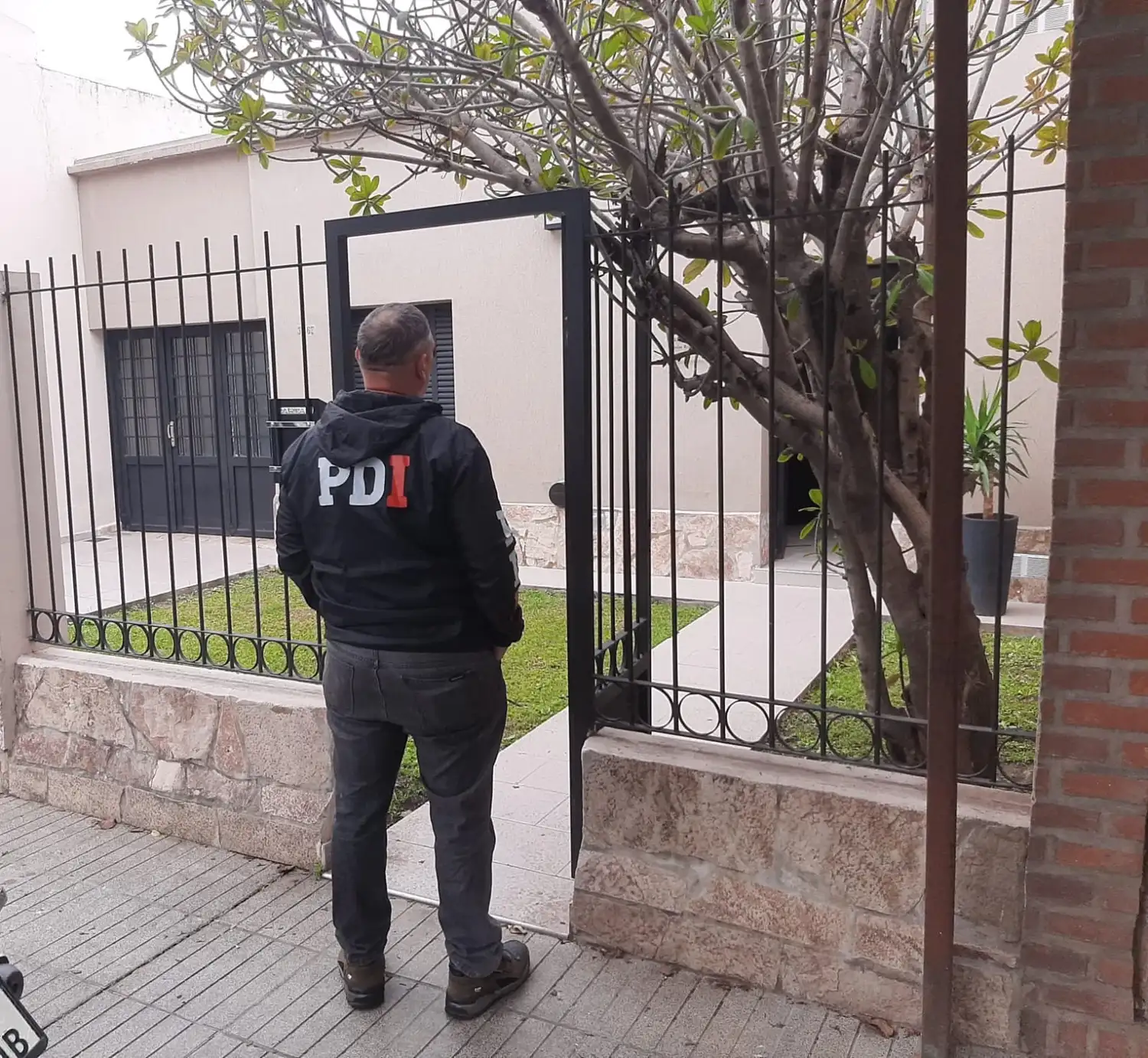 SANTA FE: PDI RECUPERÓ UNA MOTOCICLETA ROBADA Y SECUESTRÓ DOCUMENTACIÓN APÓCRIFA - 2