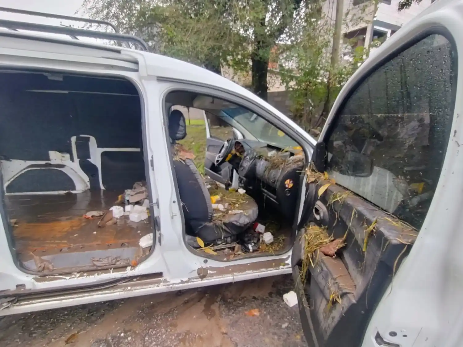 En el barrio Termas Huinco, la tormenta dejó serios destrozos.