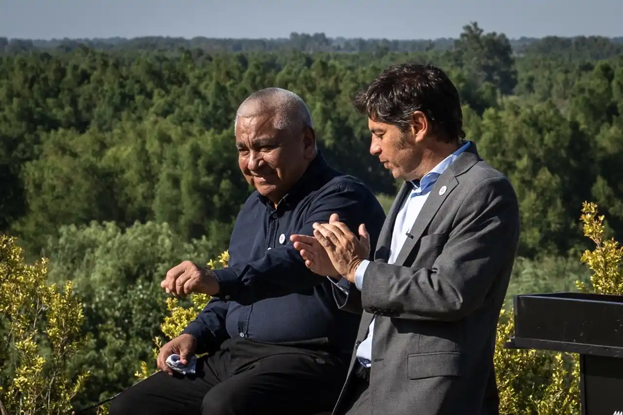 Axel Kicllof y Cecilio Salazar en la Conferencia de Verano en San Pedro.