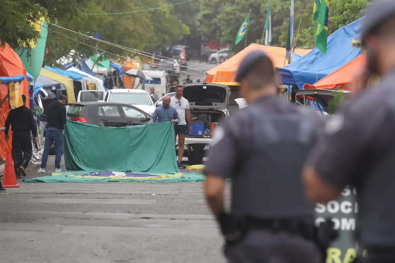 El juez de Moraes emplazó a los manifestantes a que se retiren del cuartel general.