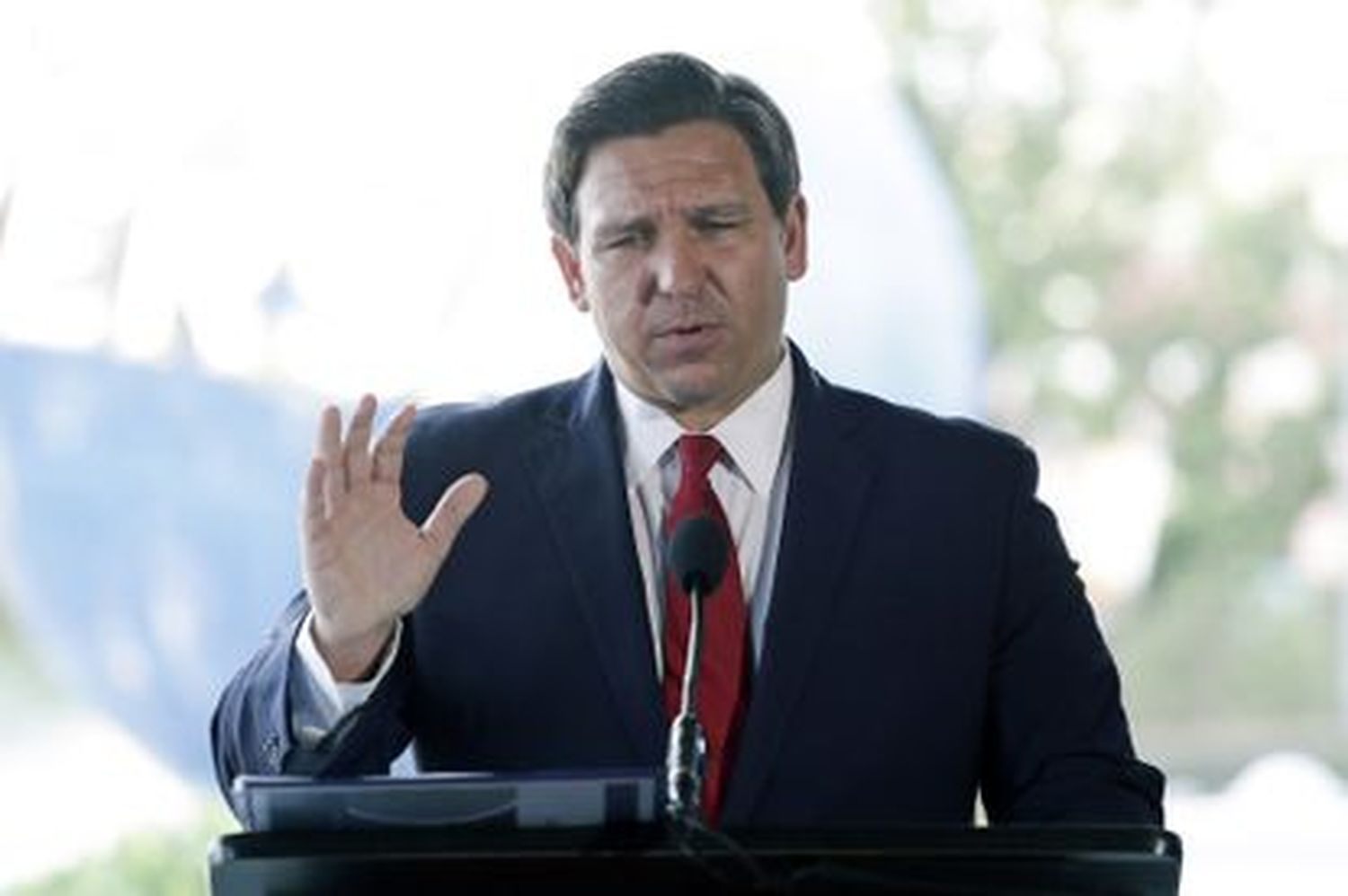 Gobernador de Florida declara estado de emergencia para la costa este ante huracán Isaías