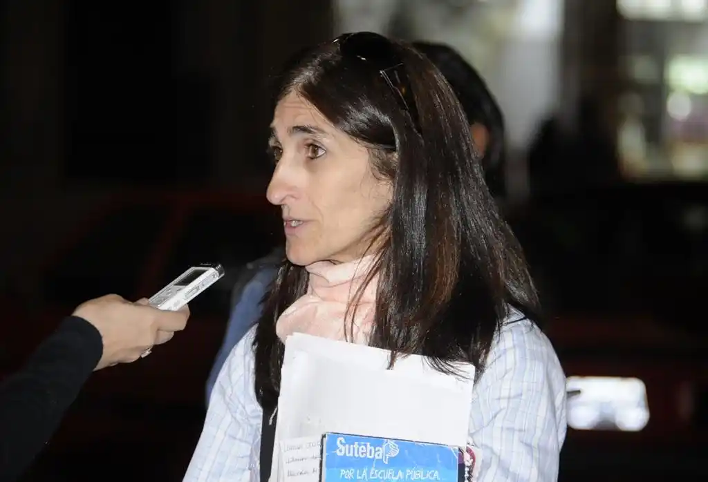 Docentes realizarán hoy marcha de antorchas para visibilizar el reclamo
