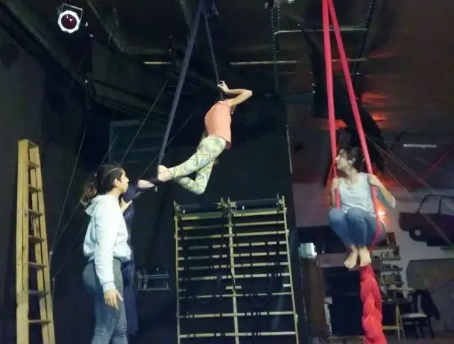 Talleres de teatro, yoga, guitarra y acrobacia en tela
