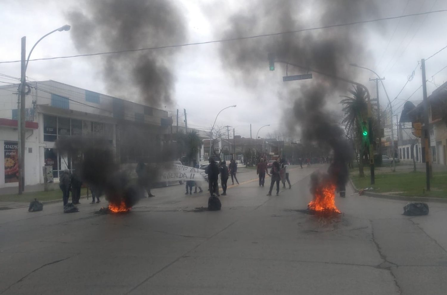Continúa la manifestación en Desarrollo Social: ahora cortan la avenida Libertad