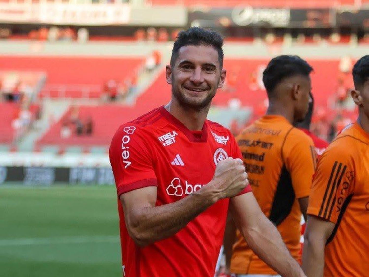 Estudiantes va en busca de Alario y Santos Borré