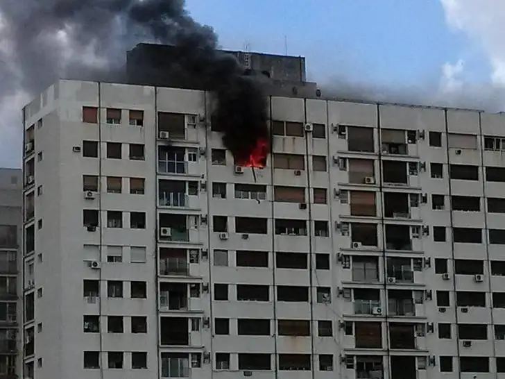 Incendio en  un edificio de Floresta