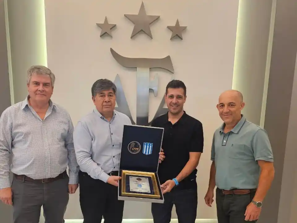 El club firmatense recibió el reconocimiento en la sede de la AFA