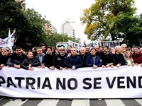 Kicillof participará en la marcha de la CGT y se reúne con su conducción