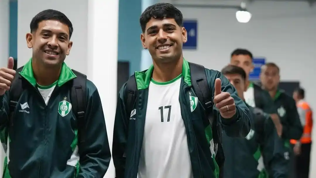 Mauro Gutiérrez sonriente en su llegada al duelo contra Boca por Copa Argentina