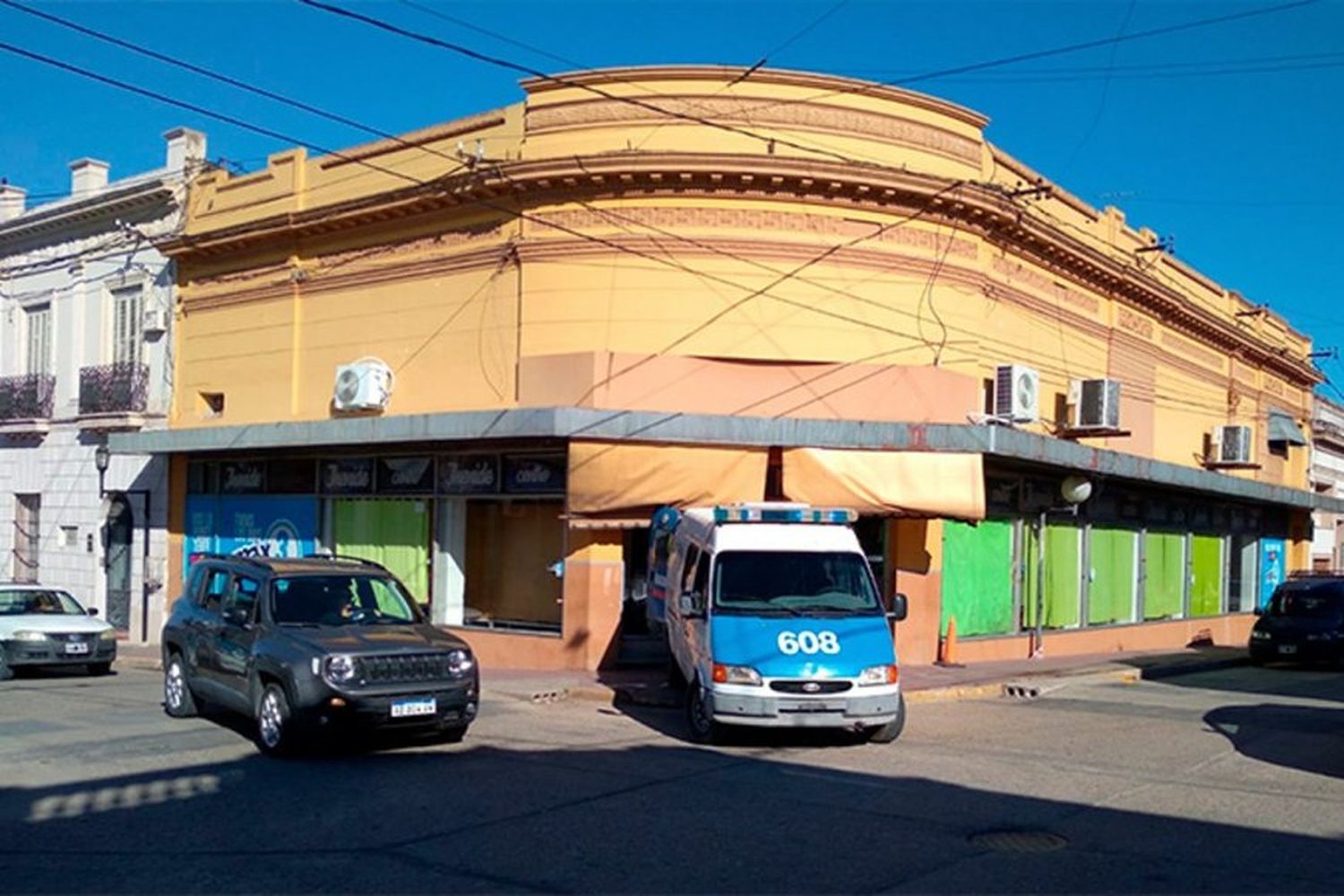Murió un operario al caer al vacío mientras instalaba una cámara de seguridad