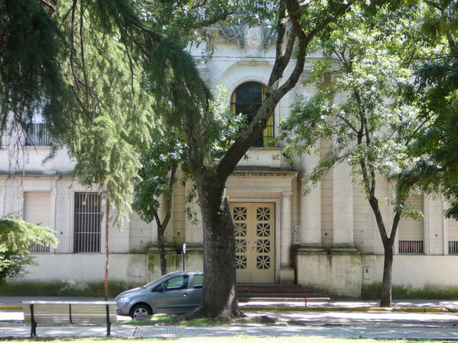 Atraparon a cinco adolescentes en la escuela Gervasio Méndez