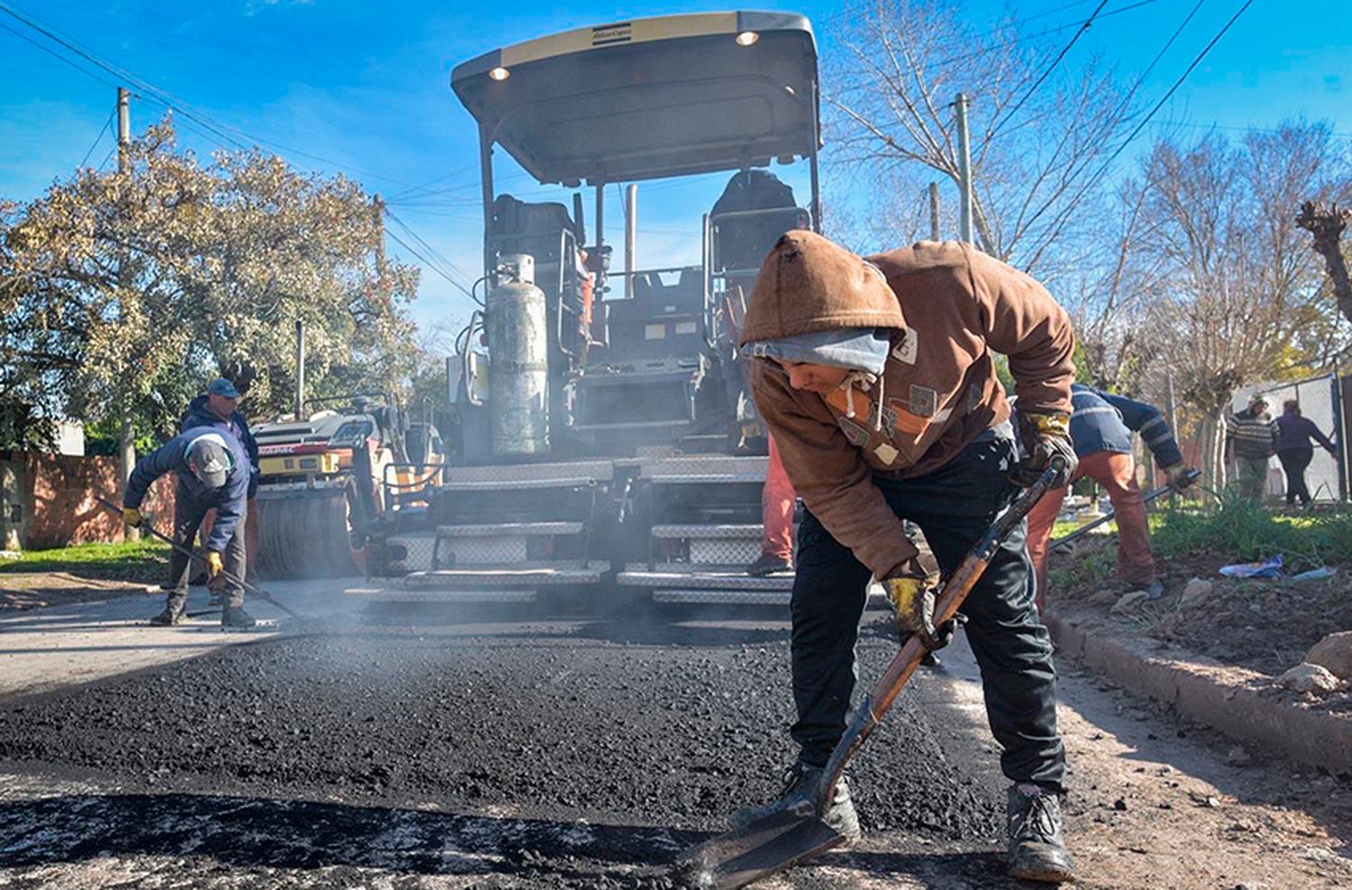 Cortes de tránsito por obras viales de bacheo con motoniveladora