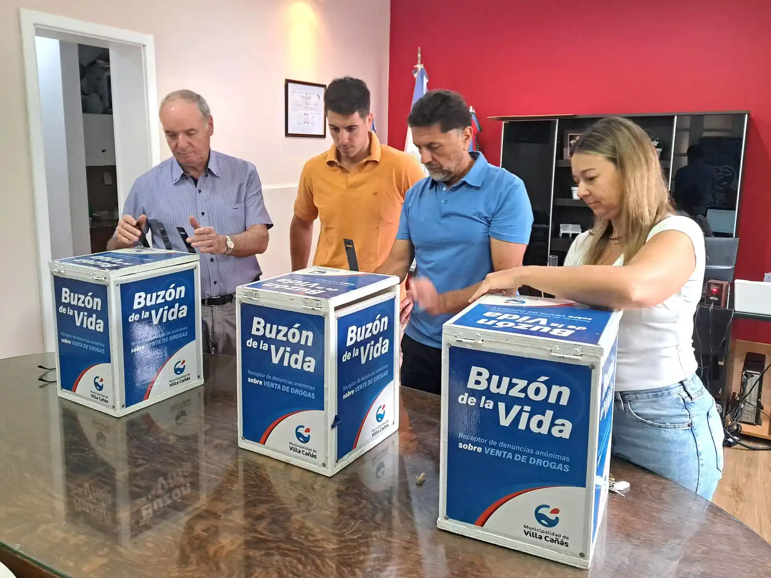El acto se llevó a cabo este lunes en el edificio municipal.
