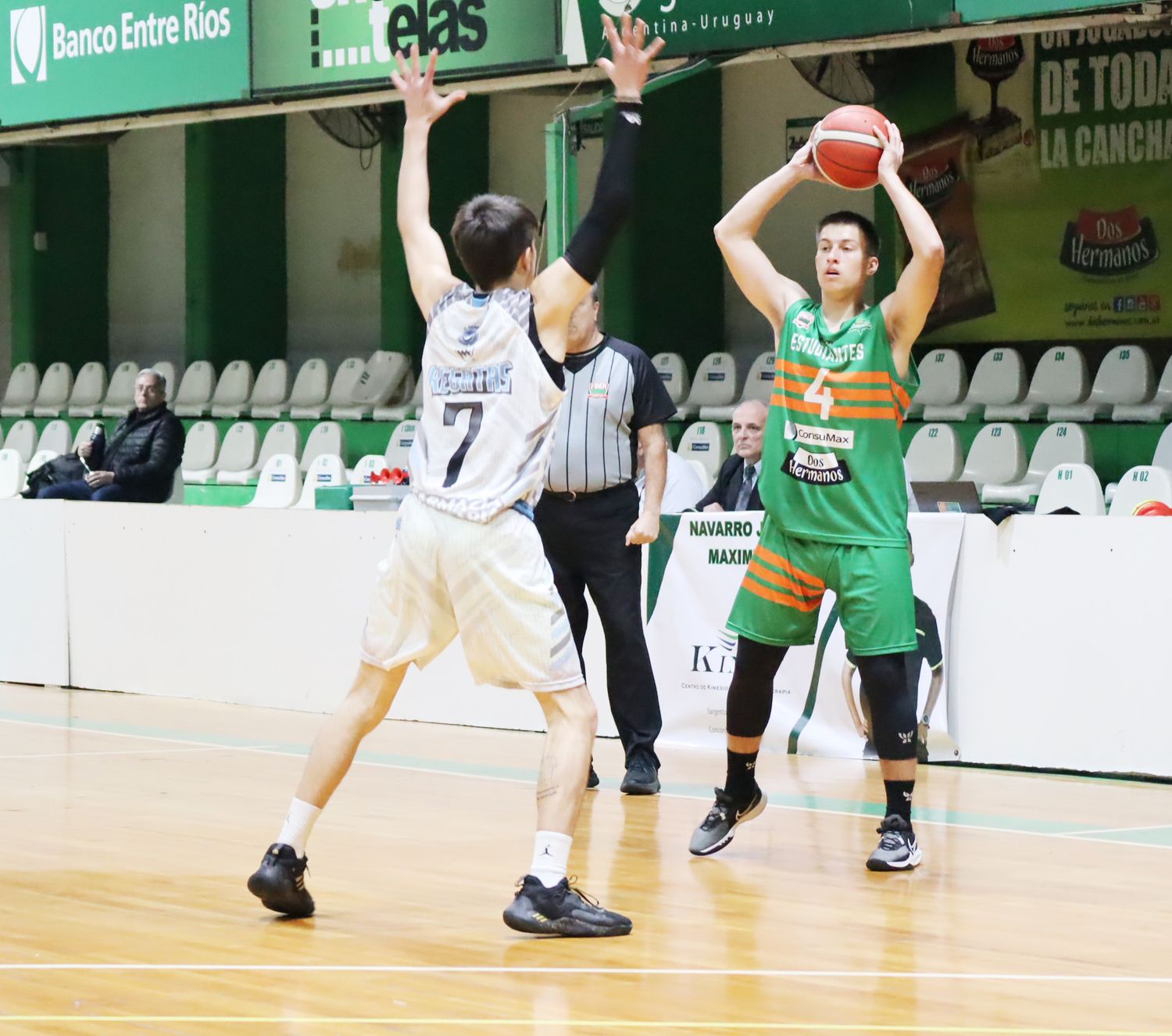 Con el partido entre Ferro y Estudiantes vuelve un clásico del Básquetbol