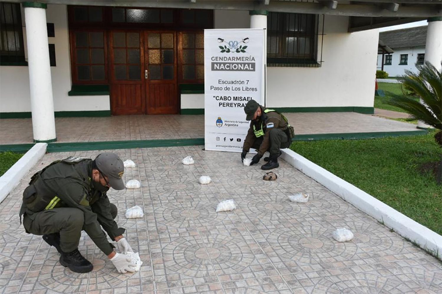 Circulaba con 55 kilos de plata granalla escondidos en su vehículo