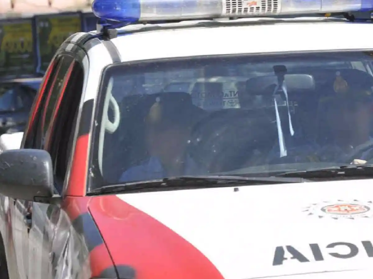 Dos "motochorras" le arrebataron la cartera frente al Hospital 