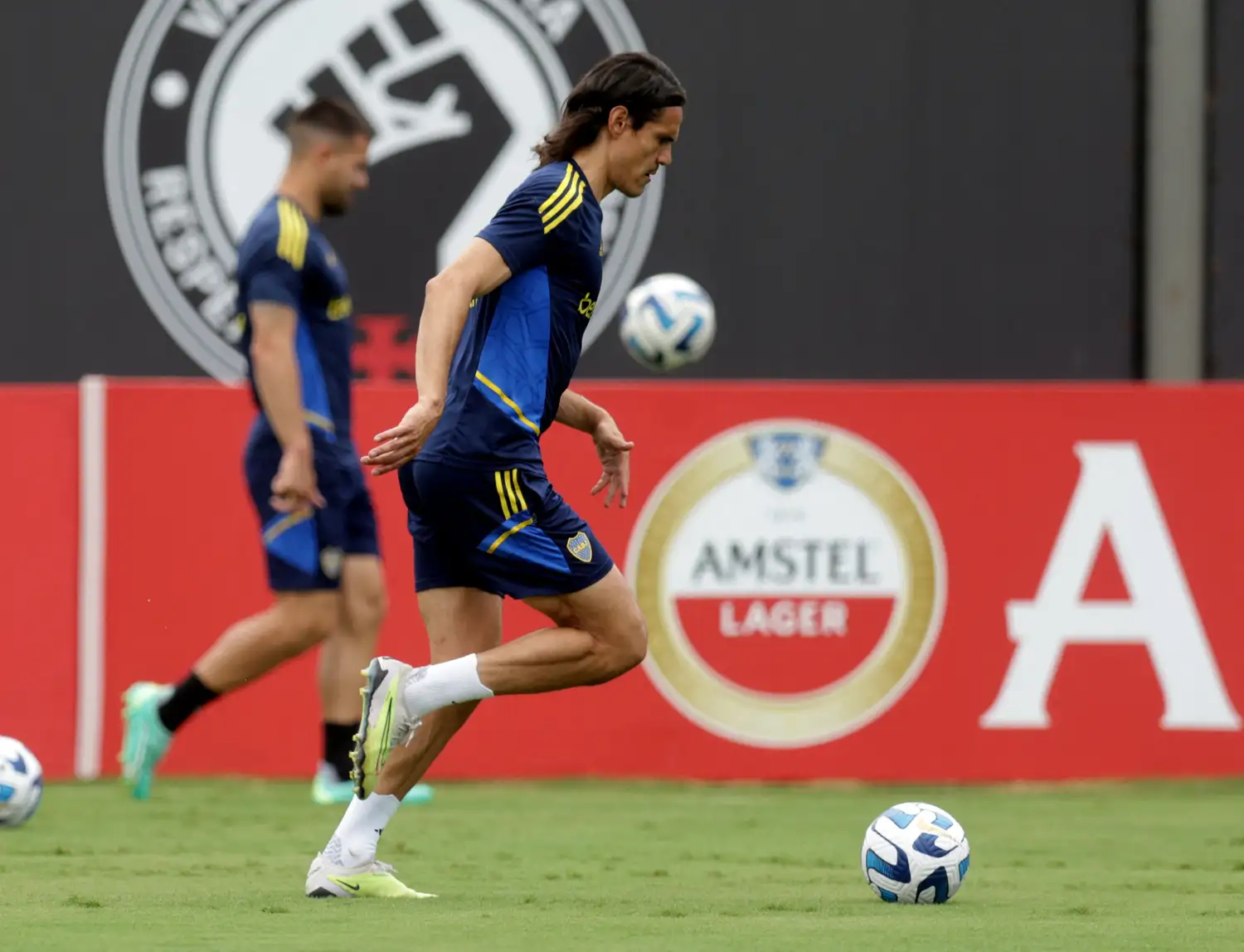 Cavani durante la práctica de Boca en el predio de Vasco da Gama.